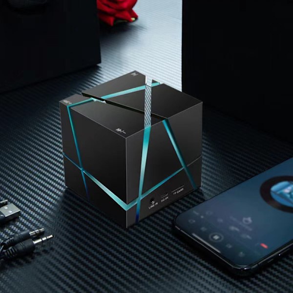 Qone Magic Cube värikäs langaton Bluetooth-kaiutin mikrofonilla ja handsfree-toiminnolla