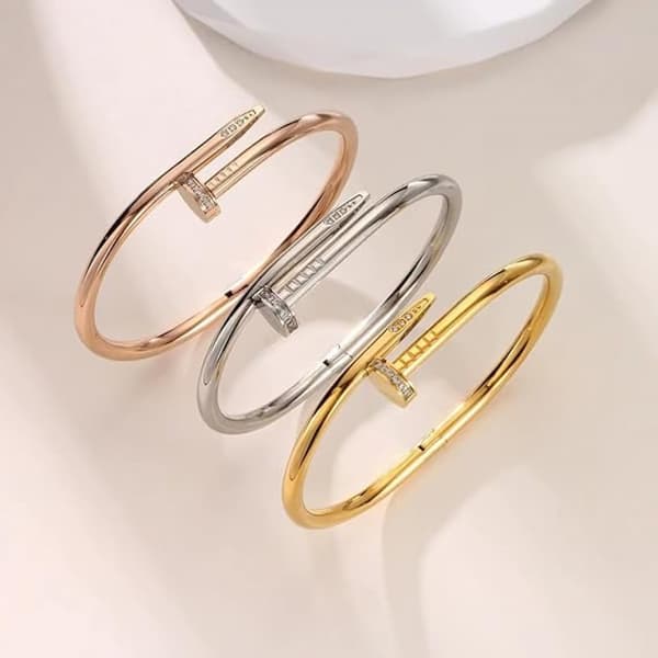 Armbånd i rustfritt stål med spikerhode, hode og hale med diamanter