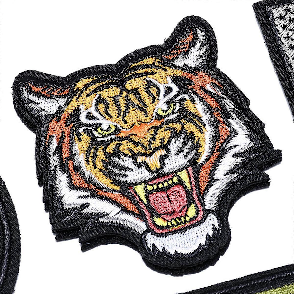 20 stk. tilfældige taktiske patches, fuld broderi med løkke og krog til kasketter, tasker, rygsække, veste, militæruniformer, taktisk udstyr osv.