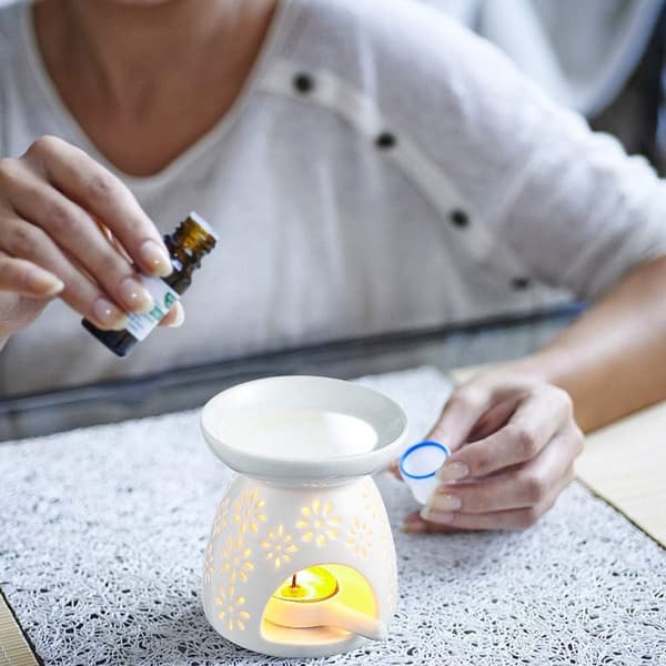 Aromalampa med keramisk ljushållare, vit med blomdesign