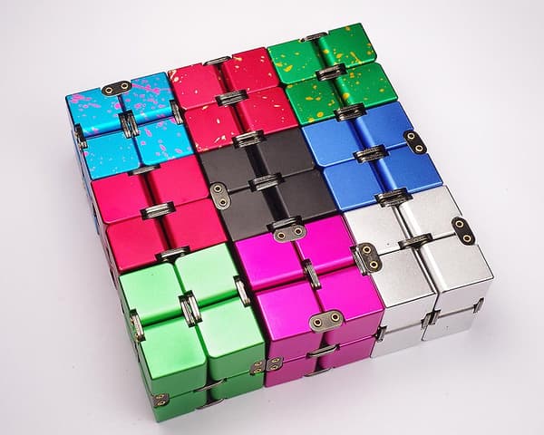 Högkvalitativ Metall Infinity Cube Finger Edc Ångest Stress Relief Magic Cube Blocks Barn Roliga Leksaker Bästa Gåvor
