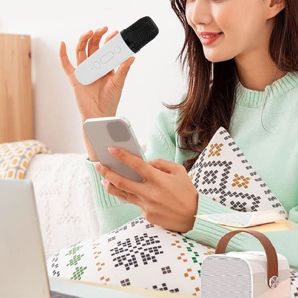 Karaokemaskine med 2 trådløse mikrofoner Hvid