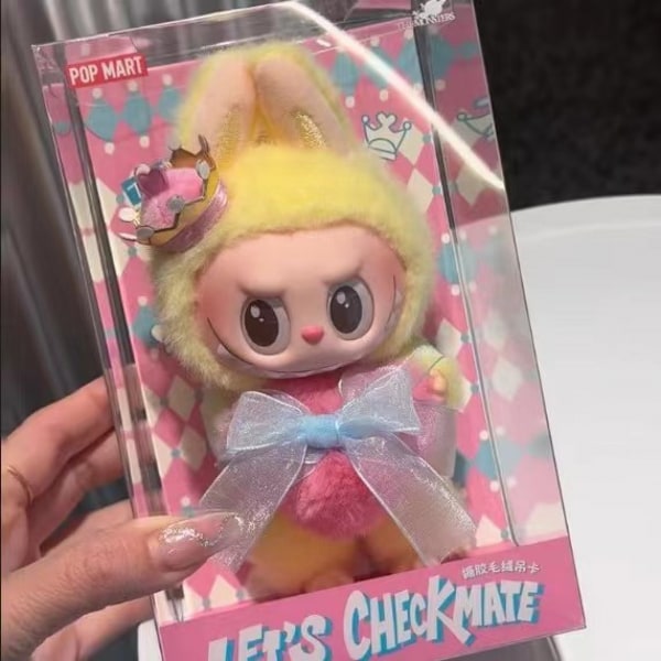 POP MART LABUBU THE MONSTERS Let's Checkmate Vinyylipehmolelu RAJOITETTU ERÄ