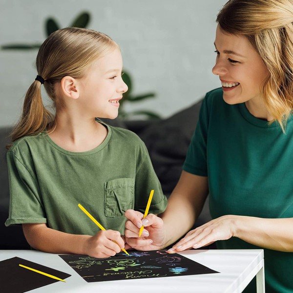 Set med 50 färgglada pedagogiska skrappappersark Rainbow