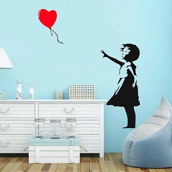 TYTTÖ SYDÄMEN PALLOLLA VINYYLI SEINÄTAIDE TARRA 56X29 cm