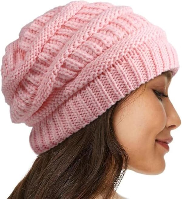 Vinterstrikkede luer for kvinner, silke satengforet tykk lue myk stretch kabelstrikket varm slouchy lue
