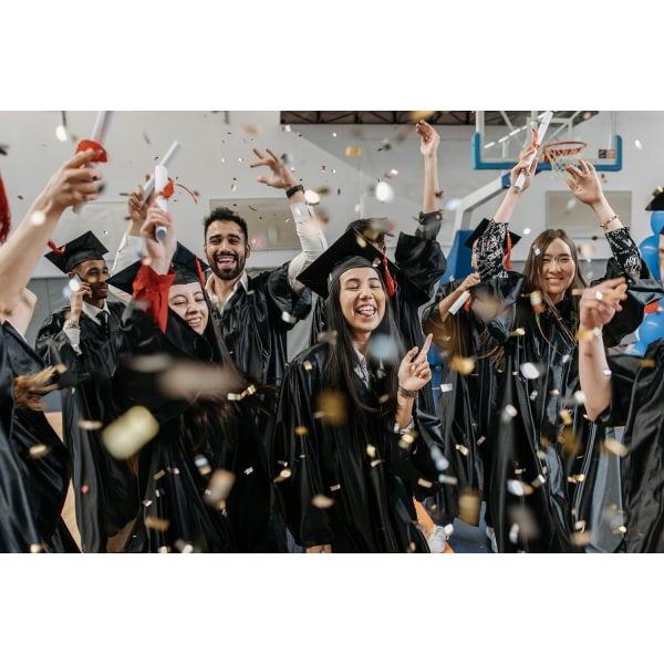 Feir klassen 2024 med personlige konfirmasjonsgaver – perfekt for nyutdannede på høyskoler og videregående skoler gold
