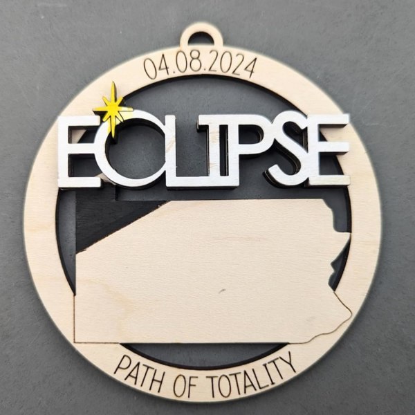 2024 Solar Eclipse Ornament: Treminne med Path of Totality States - Perfekt suvenir for Eclipse Party, inkluderer 12 stater 11