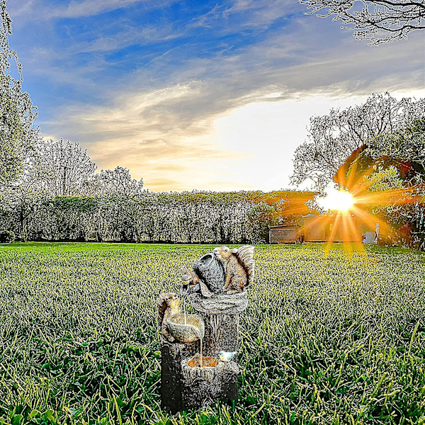 Kesän kuuma ale Aurinkoinen orava vesiputous suihkulähde LED-valoilla ja pumpulla, hartsi orava piha suihkulähde patsas ulkokäyttöön patiolle puutarhaan