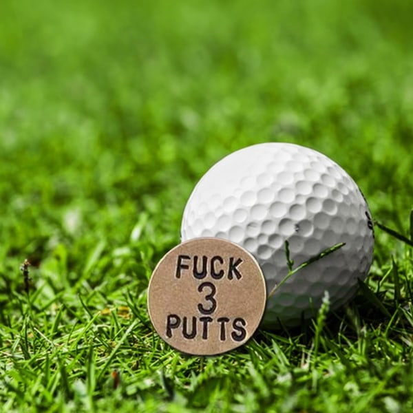 Sjov golfboldmarkering - nyhedshumor med personlige ord - unikke gaggaver til golfelskere - perfekt golftilbehør til mænd og kvinder Kiss My Putt