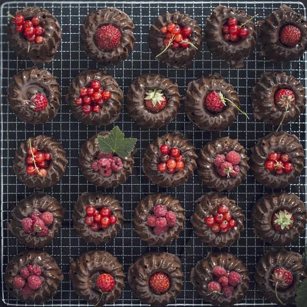 12 stk. silikone mini-bundt kageforme genanvendelige muffinforme til kage, dessert, chokolade, budding, gelé (4 farver)