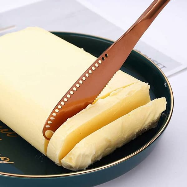 Perforeret smørkniv i rustfrit stål, 4 farver, takket hulspreder, 4 assorterede, 4 stk.