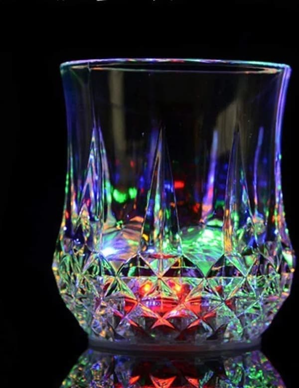 Färgskiftande LED-ljuskoppar 4-pack Akryl Ananas Slipad Glasstil ~200ml Party Bar