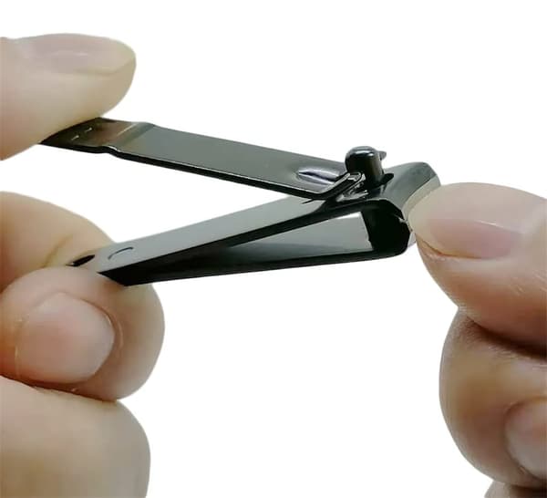 7-dele manicure-sæt i rustfrit stål negleklipper fil pincet ørerenser sort rejseetui