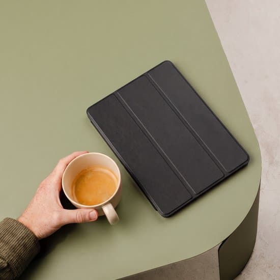Svart trefaldigt surfplattefodral, kompatibelt med Samsung Galaxy Tab A9 Plus