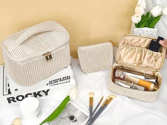 3-pak blomstrede kosmetiktasker beige rejsearrangør