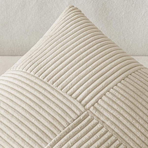 Sæt med 2 40 x 40 cm beige fløjls pudebetræk, patchwork design Set of 2