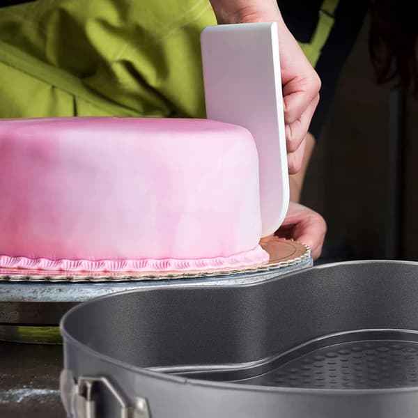 Hjerteformet non-stick springform kakeform 18 cm diameter 6,6 cm høyde karbonstål baking