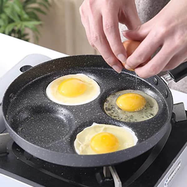 24cm 4-reikäinen aamiaispannu 24cm 4-Hole Breakfast