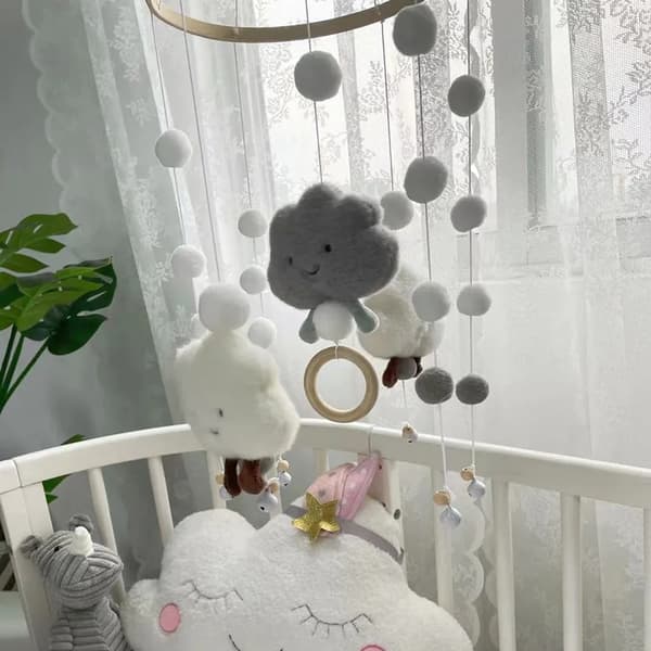 Spjälsängsmobil Plysch Skogstema Grå Diameter 20cm Längd 50cm Barnkammare
