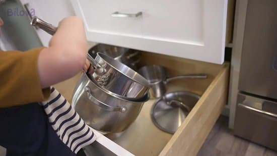 12-pak børnesikring til skabe, hvid, selvklæbende, 160 kg bæreevne