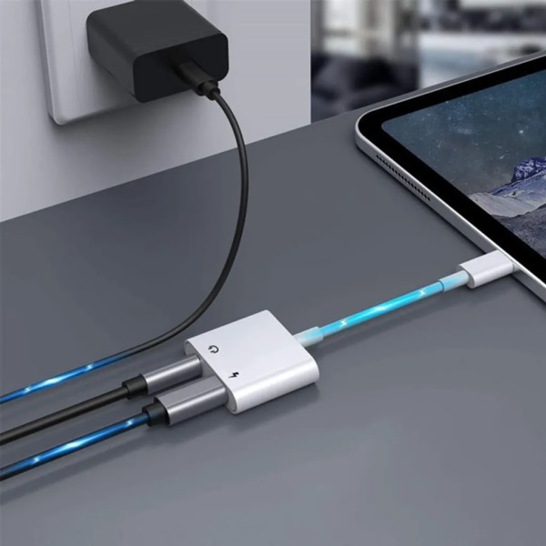 Lightning Aux -sovitin 2-in-1 3,5 mm iPhone-kuulokkeille Kuulokeliitäntä Äänilatausyhteensopiva iPhone 13 Pro Max 12 11 XS XR X 7 7P 8 8P Lataus Retoo