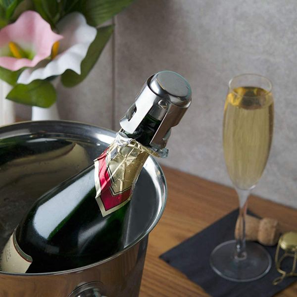 2 st vinflaskeproppar och 2 st champagneproppar
