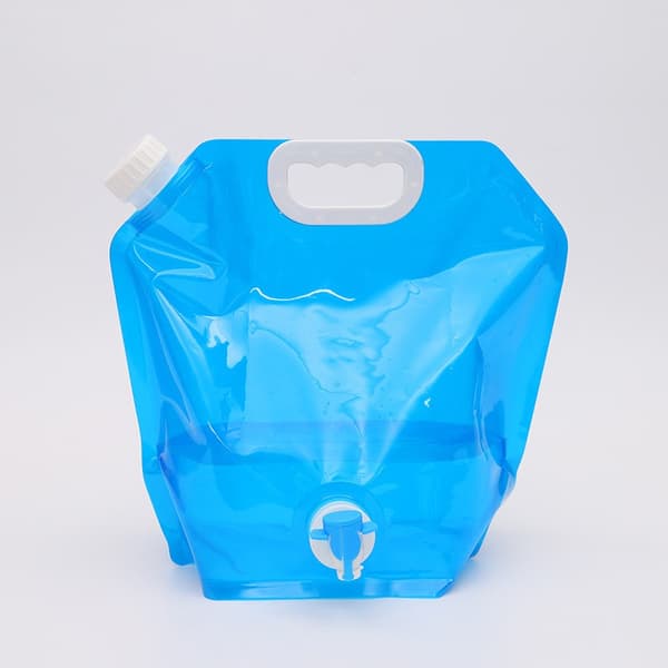 Bærbar vannpose i plast med sammenleggbar beholder hvit 10L
