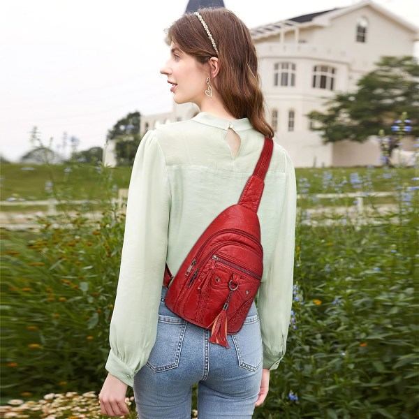 Bröstväska Dam Axelväskor Dam Crossbody-väska Hörlurar Hål Tofsdekorationer Casual Mjukt PU-läder Bröstväska för kvinnor Röd