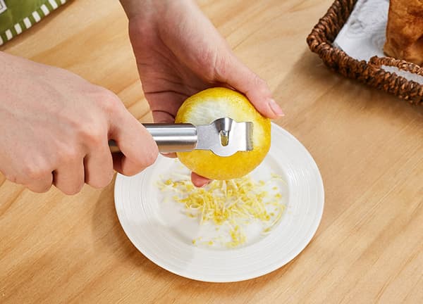 Sett med 2 sitronskrellere i rustfritt stål