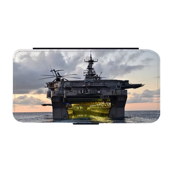 Amfibiskt Anfallsfartyg iPhone 11 Flip Mobilfodral