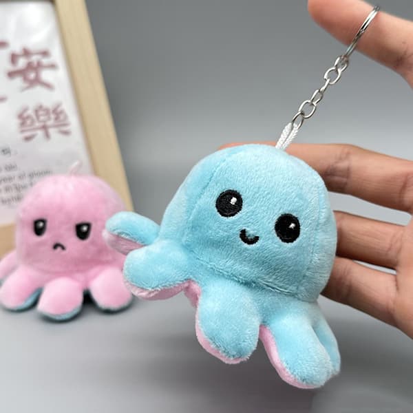 Mini Octopus e Plush Doll Reverse Toy Keychain Kawaii Fluffy St A1