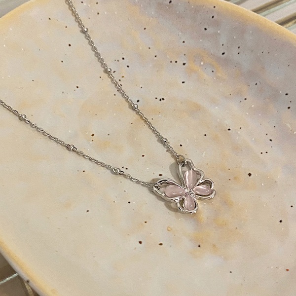 Glänsande fjäril halsband utsökt silver färg Crystal Rhinest