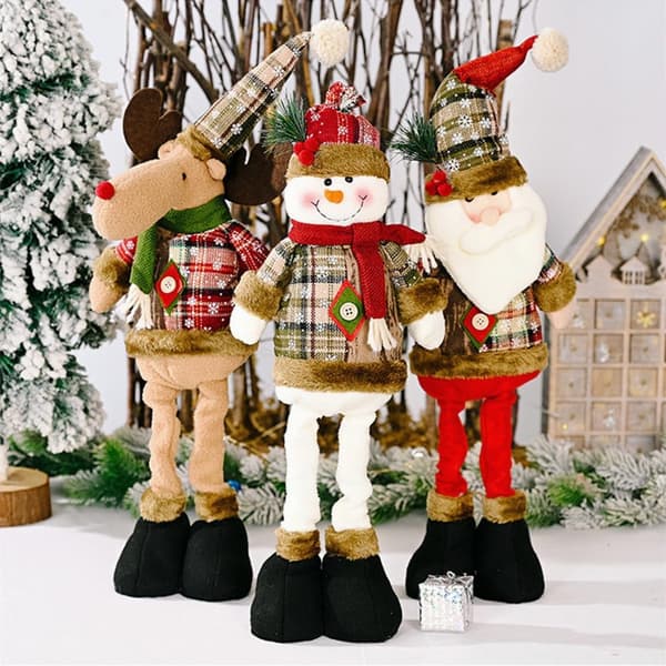 Stora julfigurer, bordsdekorationer, julgrans- och eldstadsornament. snowman