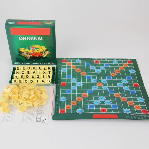 Scrabble, brettspill, ordspill, moro, interaktive familiespill