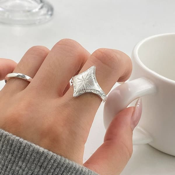 Gull- og sølvsett stjerne diamant børstet ring høykvalitets tekstur