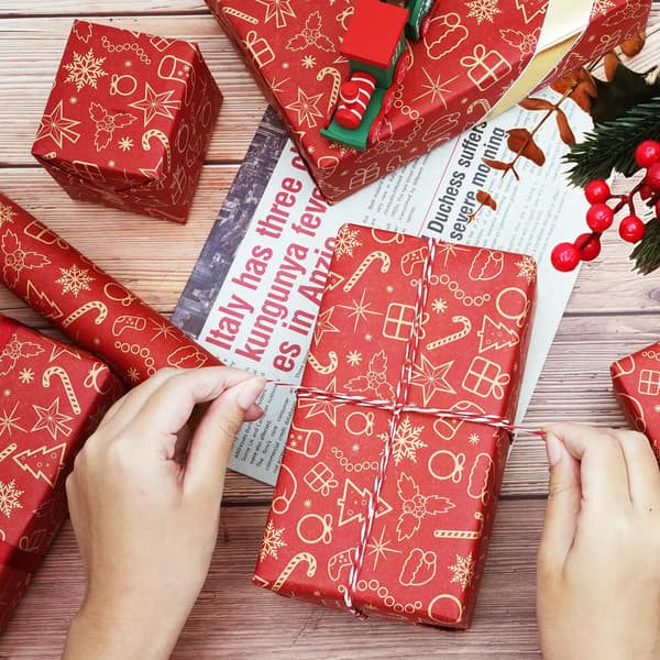 10 ark julklappspapper rulle, rött kraftpapper julklappspapper, presentpapper, snöflingemönstrat presentpapper