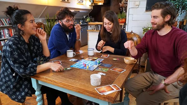 Stonemaier Games: Wingspan, kirjoittanut Elizabeth Hargrave