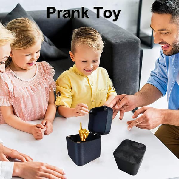 Mittenfingret i en låda, en practical joke-presentförpackning med en utskjutande hand, rolig presentförpackning, (2 stycken)