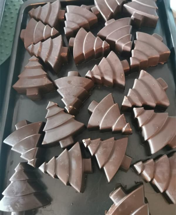 2-pak silikone juletræsform, 6 hulrum til slik, kage, sæbe, chokolade, voks – non-stick bageform