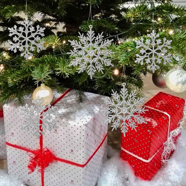 Julepynt i plast med glitter, snøfnugg, 10 cm, sett med 36 stk Silver