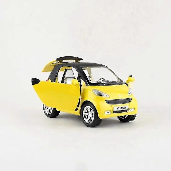 1:32 Skalmodell Smart Fortwo Leksaksbil med Drag tillbaka Dörrar Öppningsbara Ljud & Ljus Bil Utbildningskollektion Present Liten Yellow