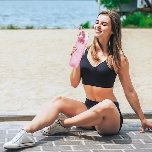 Vattensprayflaska Misting Vattenflaska Sport Vattenflaska för Utomhus Hydrering 580ml Drickflaska med Flip Straw, för Fuktgivande Kylning Frosted Powder