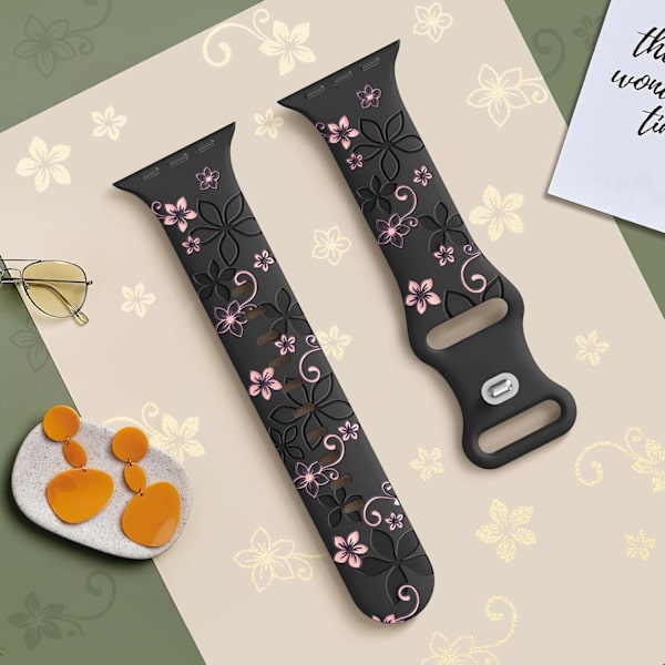 Blommiga graverade remmar kompatibla med Apple Watch-remmar för kvinnor, söta blommiga iWatch-band mjuka silikon sportremmar för iWatch-serien Black/Pink 42/44/45/49mm