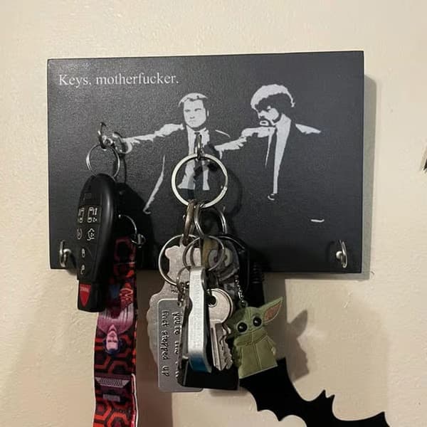 Pulp Fiction Nyckelhållare - Väggkonst i trä med krokar