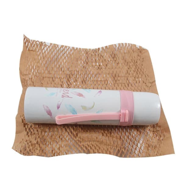 100 st Kraftpapper för Honeycomb Dämpande Omslag för Presentförpackning, Flyttning - Bra 38 x 30cm