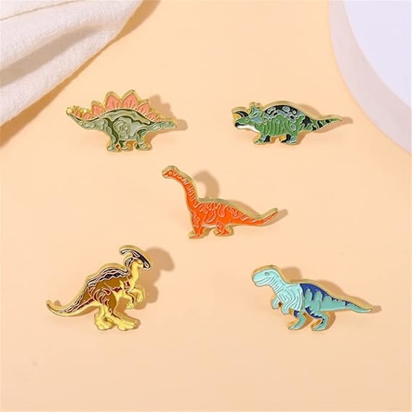 5 stk. Søde Dinosaur Emblemer i Emalie Farverige Dyr Broche Badge Tegneserie Forskellige Temaer Dinosaur Lapel Pin Legering Broche Badge Pin til Tøj Tilbehør