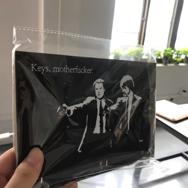 Pulp Fiction Nyckelhållare - Väggkonst i trä med krokar