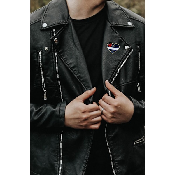 5 kpl Biseksuaalinen ylpeys sydänmuotoinen rintaneula, pinssi, lippu, rintaneula Leather Pride 5pcs