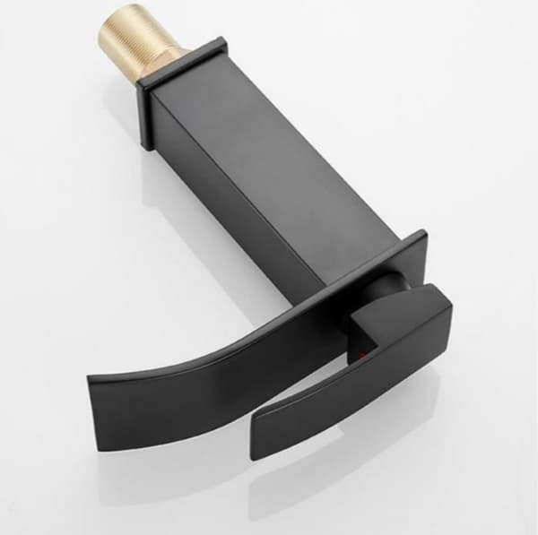 Elegant design baderomsvaskkran, svart kran